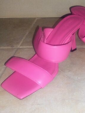 NWOT Women's Hot Pink Shock Double-Band (Velcro) Square-Toe Contemporary Sandal